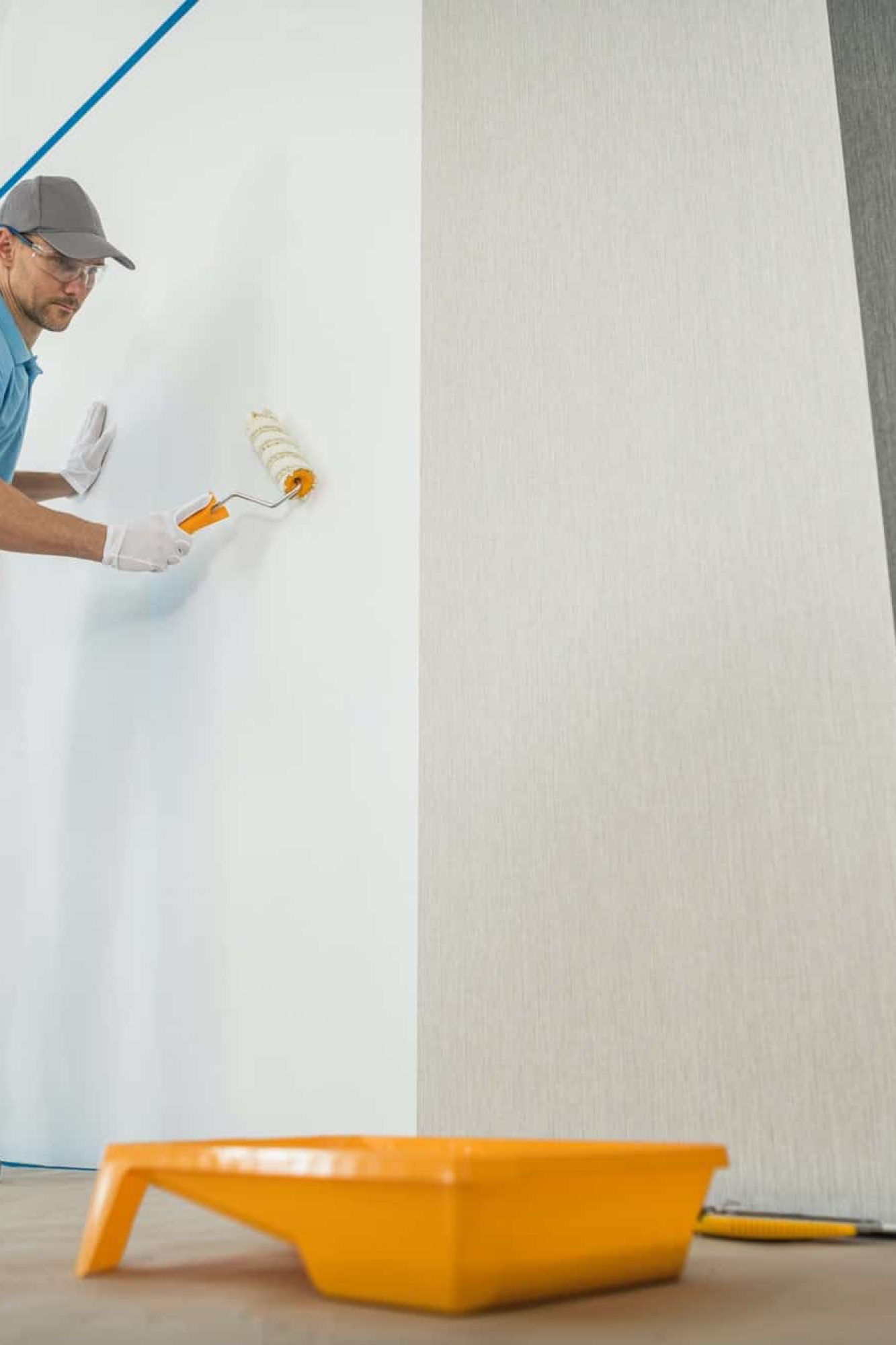 men-applying-vinyl-wallpaper-in-a-room.jpg